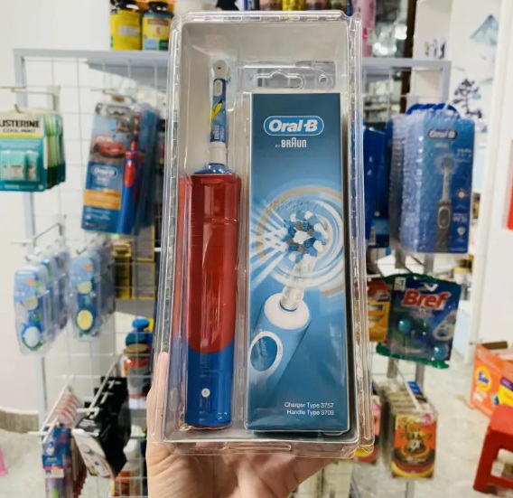 ban chai danh rang dien oral b 1